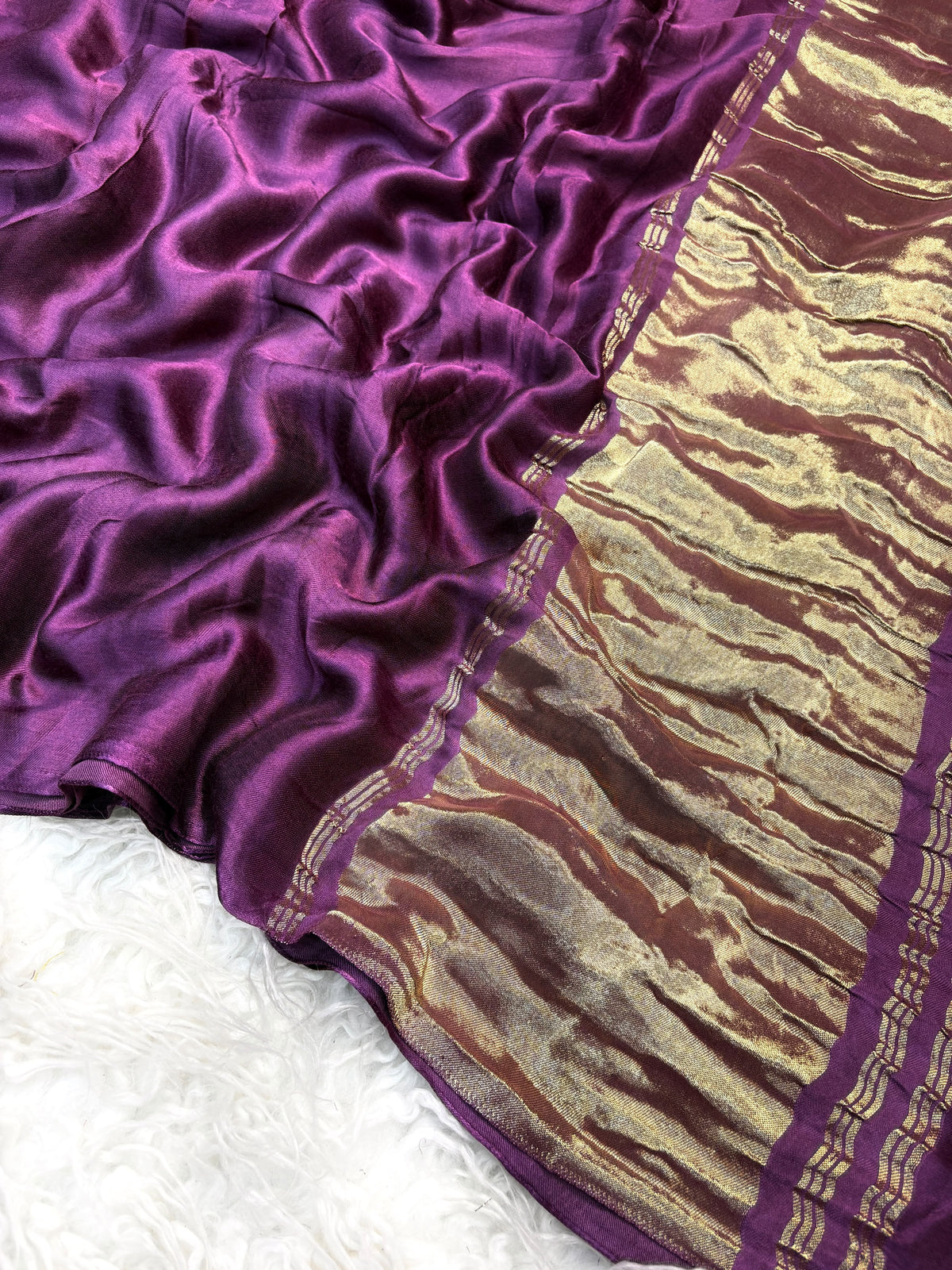 Viscous saree with zari weaving pallu