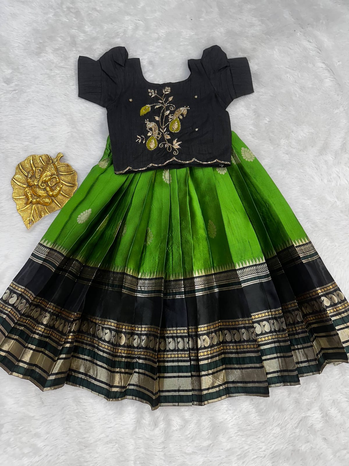 Kids lehenga with handwork