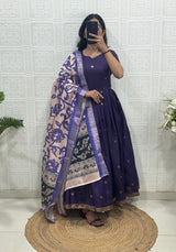 Gown with Jaacquard weaving zari butti