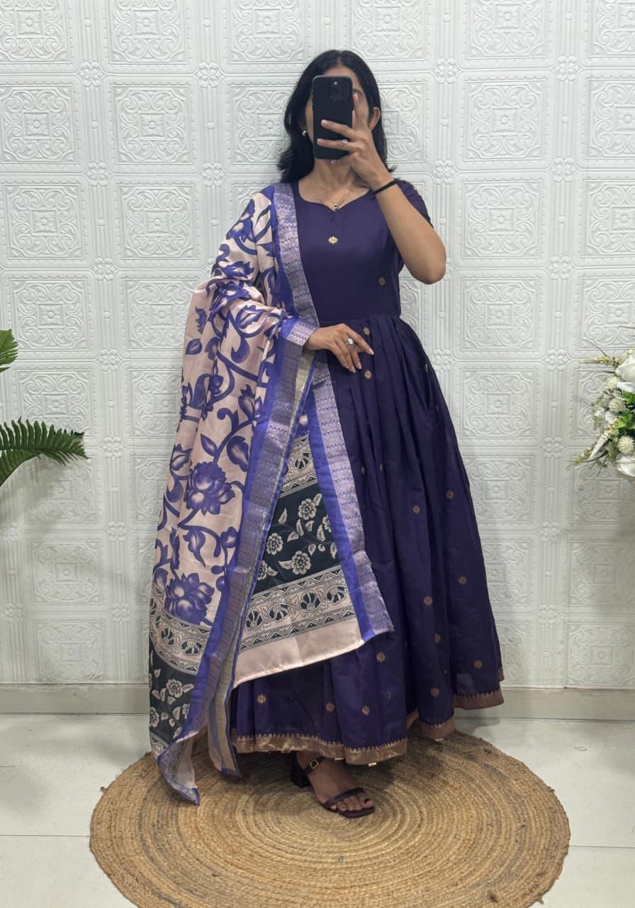 Gown with Jaacquard weaving zari butti