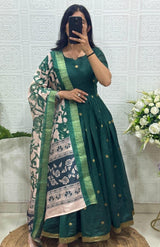 Gown with Jaacquard weaving zari butti