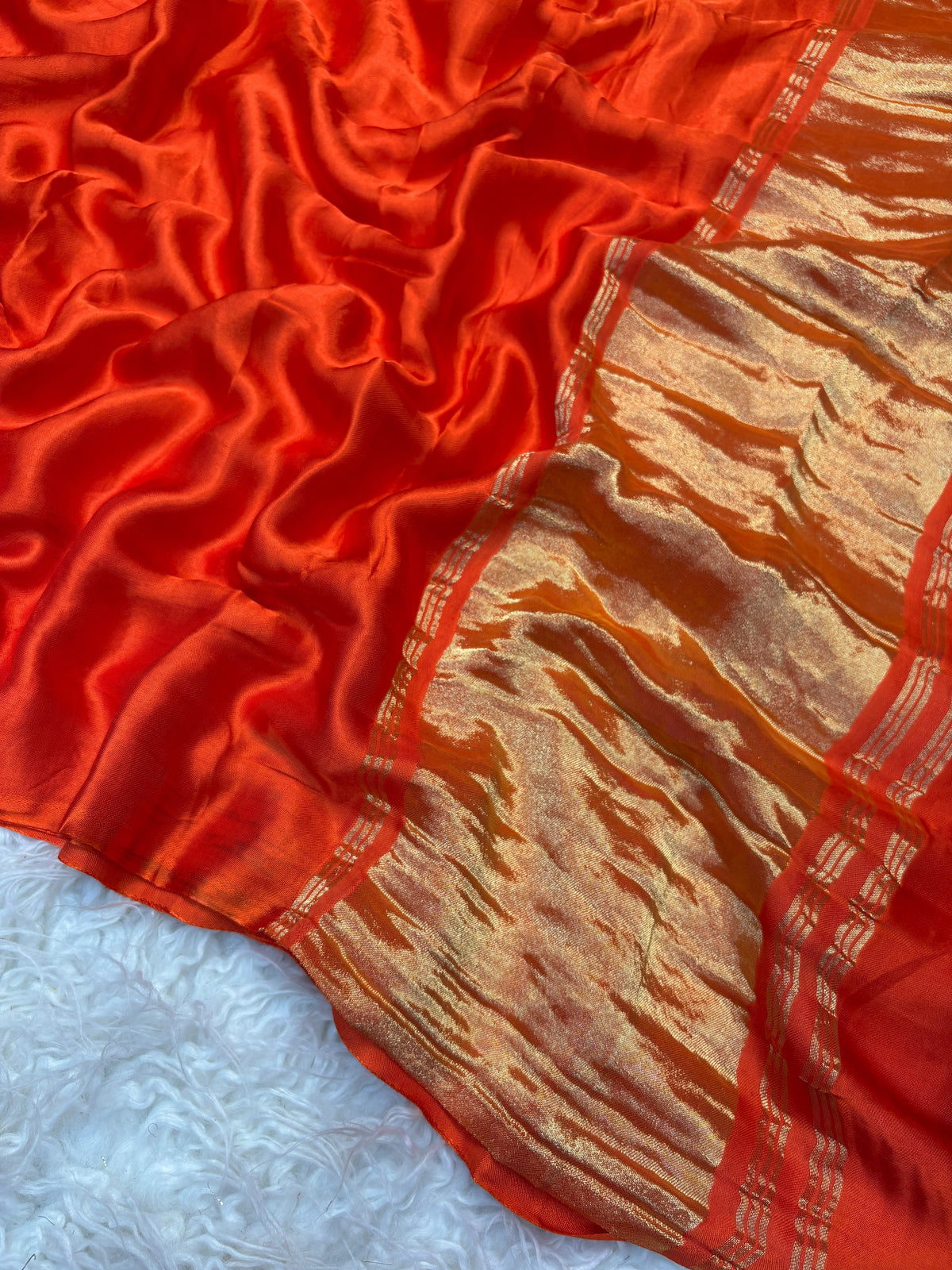 Viscous saree with zari weaving pallu