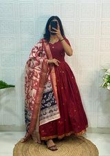 Gown with Jaacquard weaving zari butti